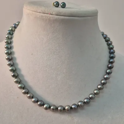 Vintage Worldwide Tahitian Pearls 17-inch Strand and Earrings