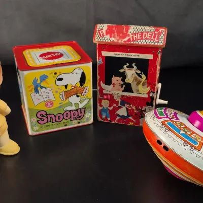 Vintage Toys Metal Spinning Top - Matel Snoopy Music Bos - 1960 Tiawan Yellow Squeaky Toy 