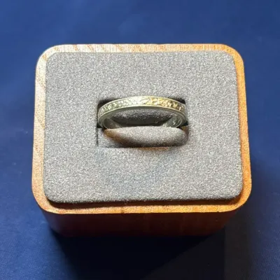18k White Gold Band Ring Size 11