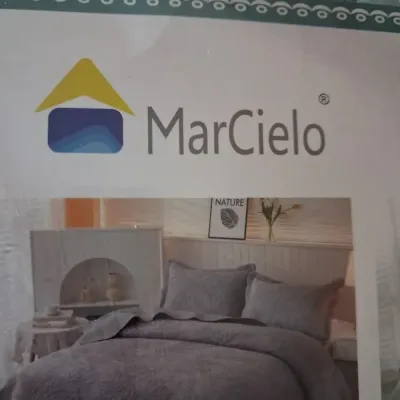 NEW QUEEN SIZE MARCIELO COMFORTER, 2 FEATHER PILLOWS