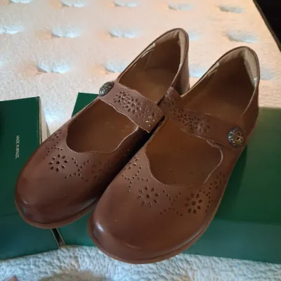LIKE NEW DAVID TATE SHOES SIZE 8W PLUS NEW SOCKS