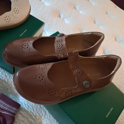 LIKE NEW DAVID TATE SHOES SIZE 8W PLUS NEW SOCKS