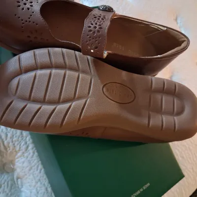 LIKE NEW DAVID TATE SHOES SIZE 8W PLUS NEW SOCKS