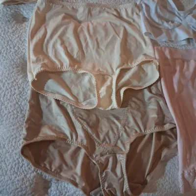 LADIES BRAS 44C AND UNDER GARMENTS 3X