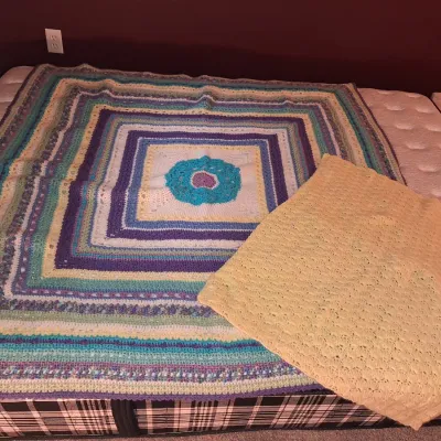 HANDMADE KNIT THROW BLANKET