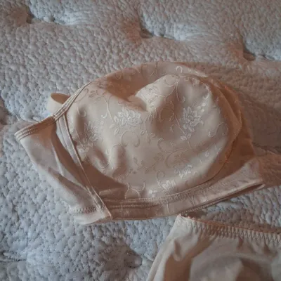 LADIES BRAS 44C AND UNDER GARMENTS 3X
