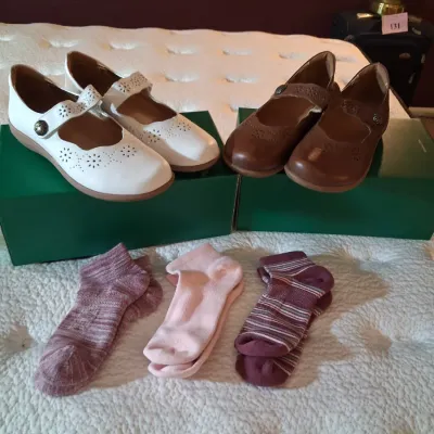 LIKE NEW DAVID TATE SHOES SIZE 8W PLUS NEW SOCKS