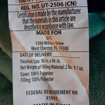 LIKE NEW SOFT QUILTED PLUSH QUEEN COMFORTER AND 2 FEATHER PILLOWS