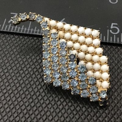 White Glass Baby Blue Rhinestone Elevated Design Vintage Brooch