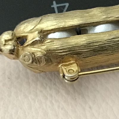 AC. Signed Gold Tone Faux Pearl Vintage Pea in A Pod Brooch