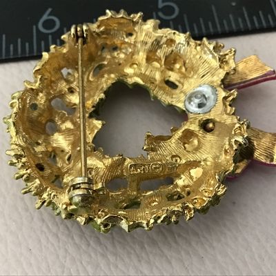 Signed ART Vintage Rhinestone Wreath Brooch