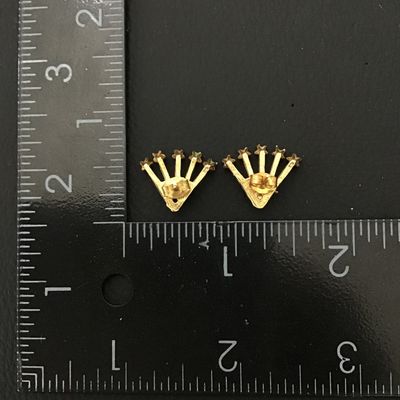 Gold tone fashion earrings