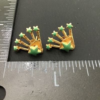 Gold tone fashion earrings