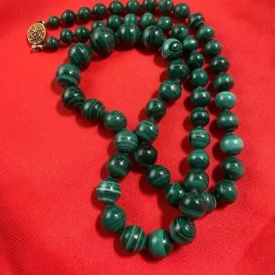 Vintage graduated malachite 12 length beaded necklace