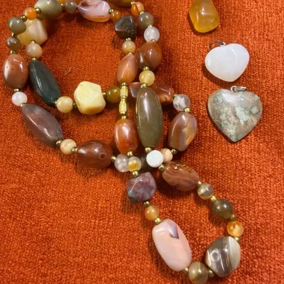 Vintage multi colored polished agate beaded necklace pendants