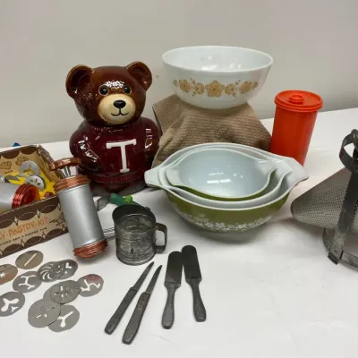 Vintage pyrex pastry kit more