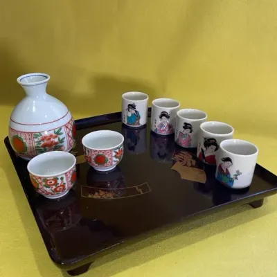 Sake cups and pot with tray