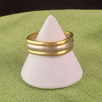 Two tone marked 750 plat 18kt platnium wedding band