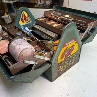 Vintage Kennedy Kits Model 1017/1018 Cantilever Tool Chest with Mule-Kick Advertising & Contents