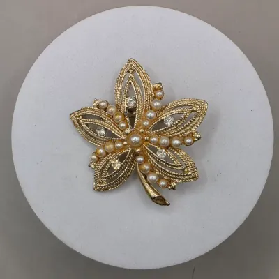 LOT 63: Vintage Gold Tone Brooches