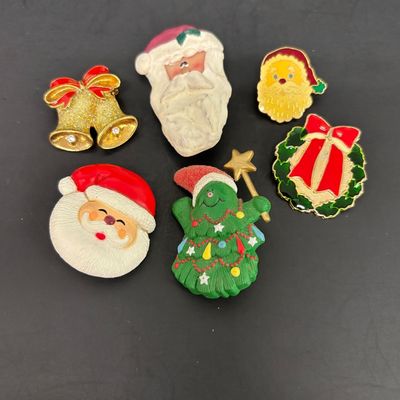 LOT 40: Vintage Holiday Costume Jewelry