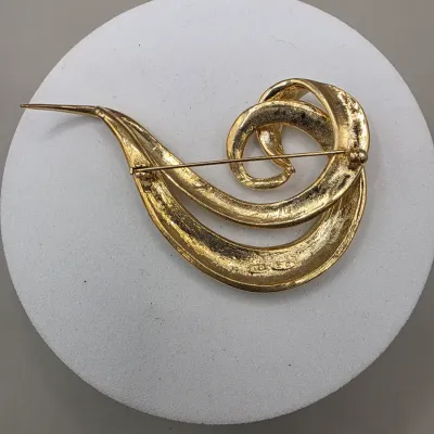 LOT: 59 Vintage Silver and Gold Tone Brooches, Pins, & Clip-Ons Royal Adderly, Coro, Boucher & More