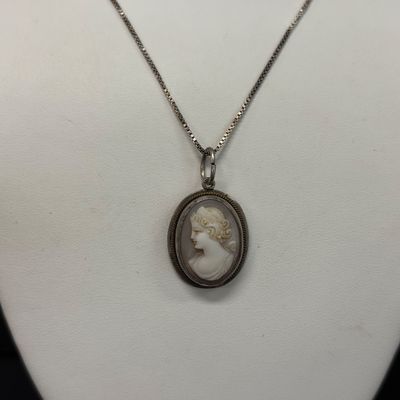 LOT 97: Vintage Cameo Pendant on a 925 Sterling Chain 5gtw