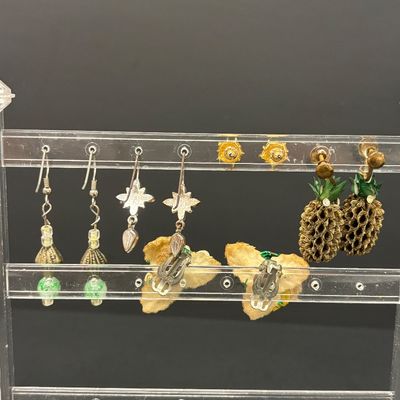LOT 40: Vintage Holiday Costume Jewelry