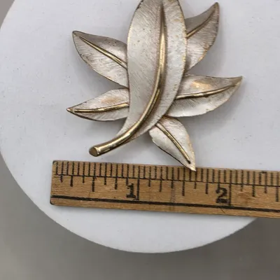 LOT 63: Vintage Gold Tone Brooches