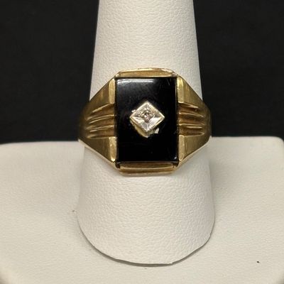 LOT 87: Diamond Chip and Black Onyx 10k Yellow Gold Ring 4.7gtw Sz 10.5