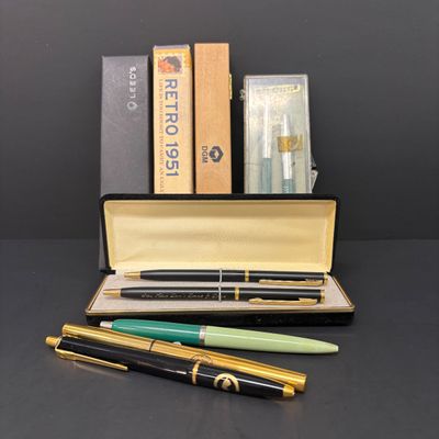 LOT 31: Collection of Vintage Pens