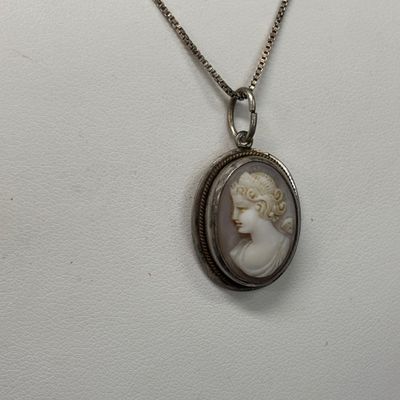 LOT 97: Vintage Cameo Pendant on a 925 Sterling Chain 5gtw
