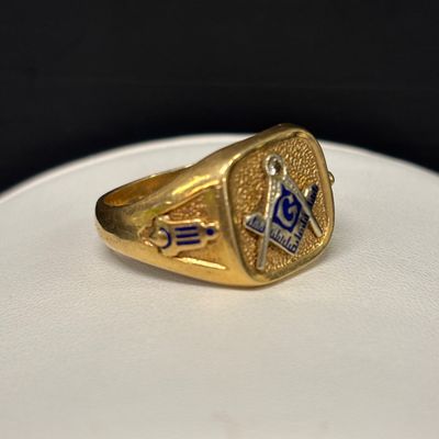 LOT 88: Vintage Diamond Chip and 14k Gold Masonic Ring 14.3g Sz 12