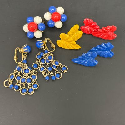 LOT 40: Vintage Holiday Costume Jewelry