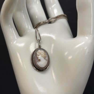 LOT 97: Vintage Cameo Pendant on a 925 Sterling Chain 5gtw
