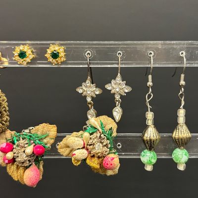LOT 40: Vintage Holiday Costume Jewelry