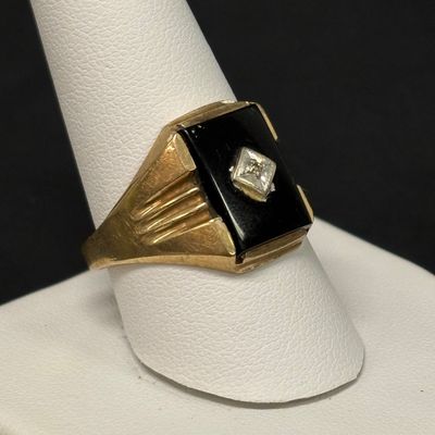 LOT 87: Diamond Chip and Black Onyx 10k Yellow Gold Ring 4.7gtw Sz 10.5
