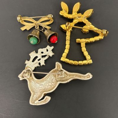 LOT 40: Vintage Holiday Costume Jewelry