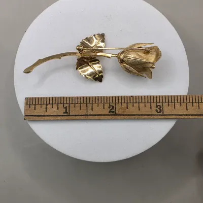 LOT 60: Vintage Gold & Silver Tone Brooches & Pins Sarah Coventry Liz Claiborne & More
