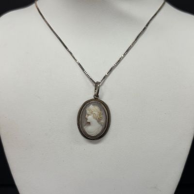 LOT 97: Vintage Cameo Pendant on a 925 Sterling Chain 5gtw