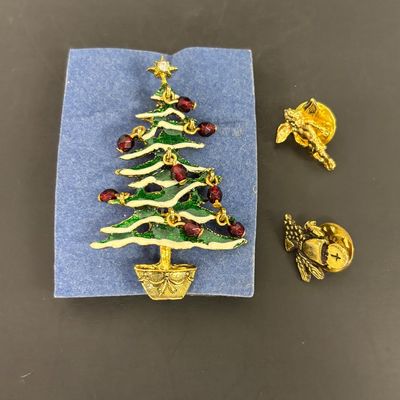 LOT 40: Vintage Holiday Costume Jewelry