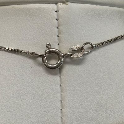 LOT 97: Vintage Cameo Pendant on a 925 Sterling Chain 5gtw