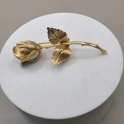 LOT 60: Vintage Gold & Silver Tone Brooches & Pins Sarah Coventry Liz Claiborne & More