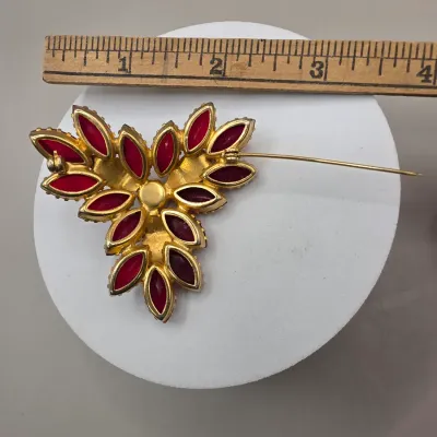 LOT 63: Vintage Gold Tone Brooches