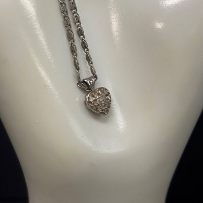LOT 92: Vintage 14k Gold and Diamond Chip Pendant on a 925 Sterling Chain 4.3gtw