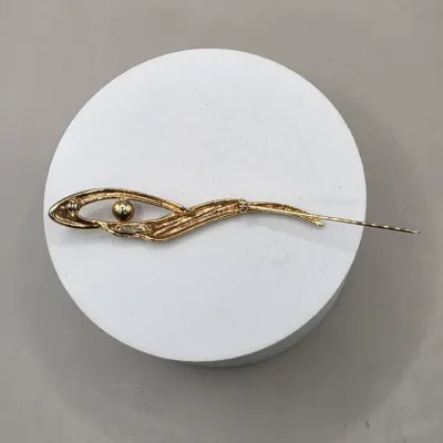 LOT 63: Vintage Gold Tone Brooches