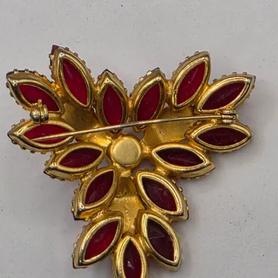 LOT 63: Vintage Gold Tone Brooches