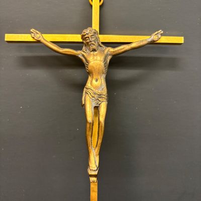 LOT 32: Assortment of Religious Iconography - Rosaries, Crosses & More