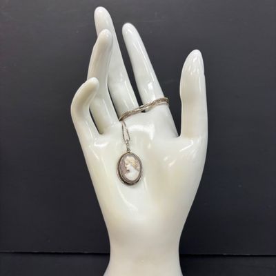 LOT 97: Vintage Cameo Pendant on a 925 Sterling Chain 5gtw