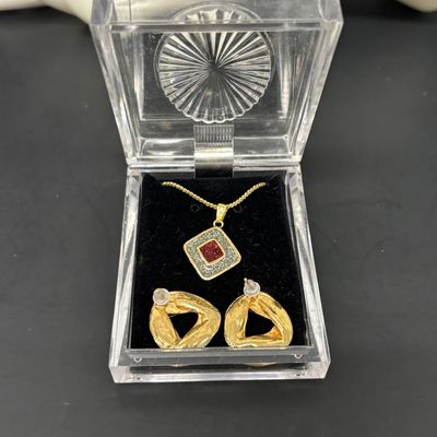 LOT 40: Vintage Holiday Costume Jewelry